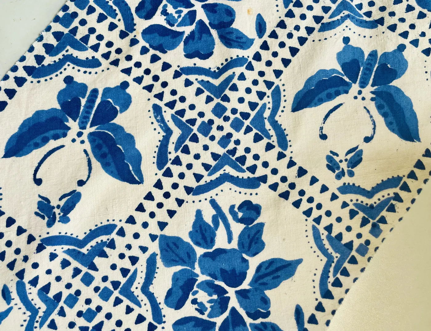 Blue monochrome version of a framed butterfly-and-flower repeat.