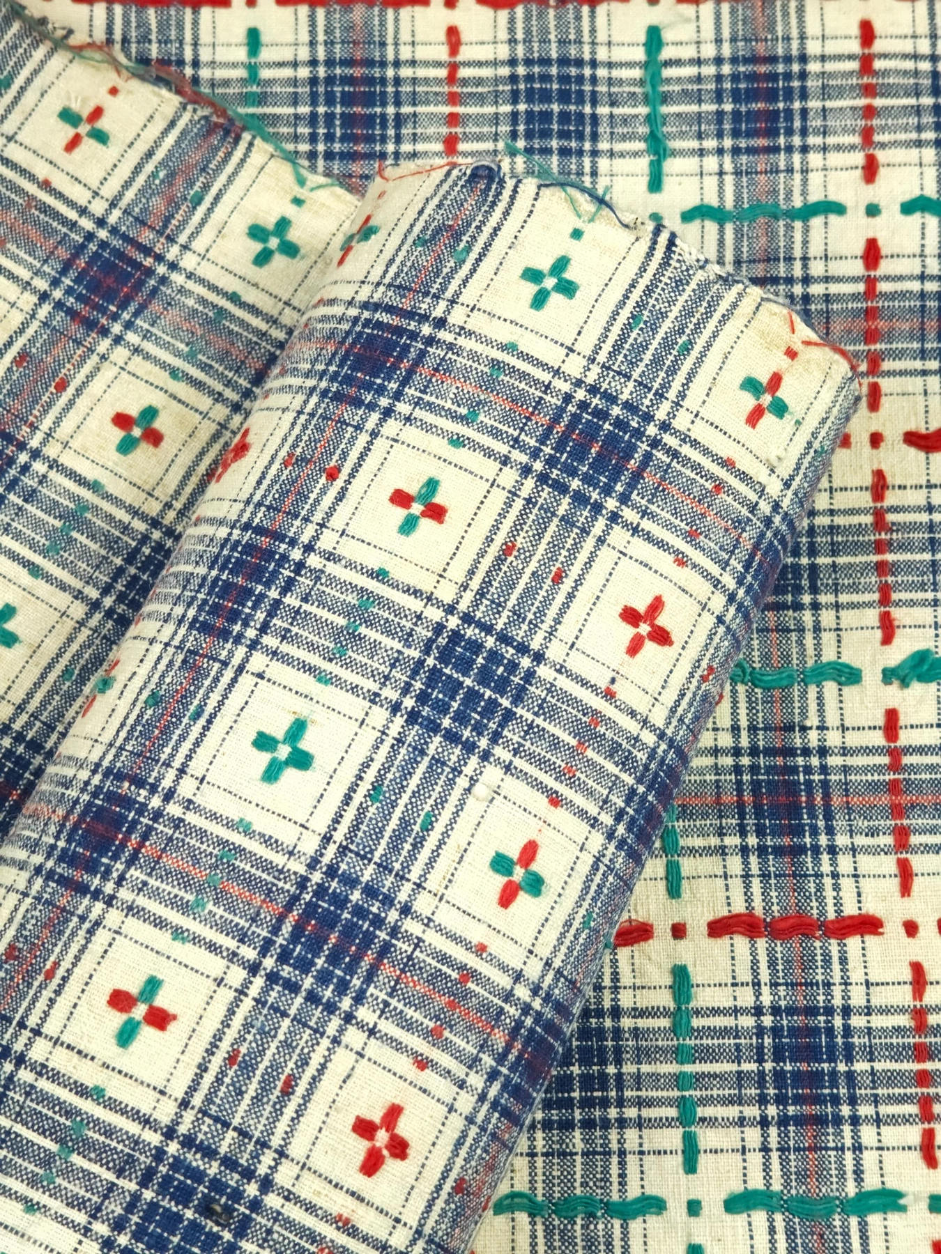 Four Seasons Blossom Grid — source photograph 4, documenting the same textile.