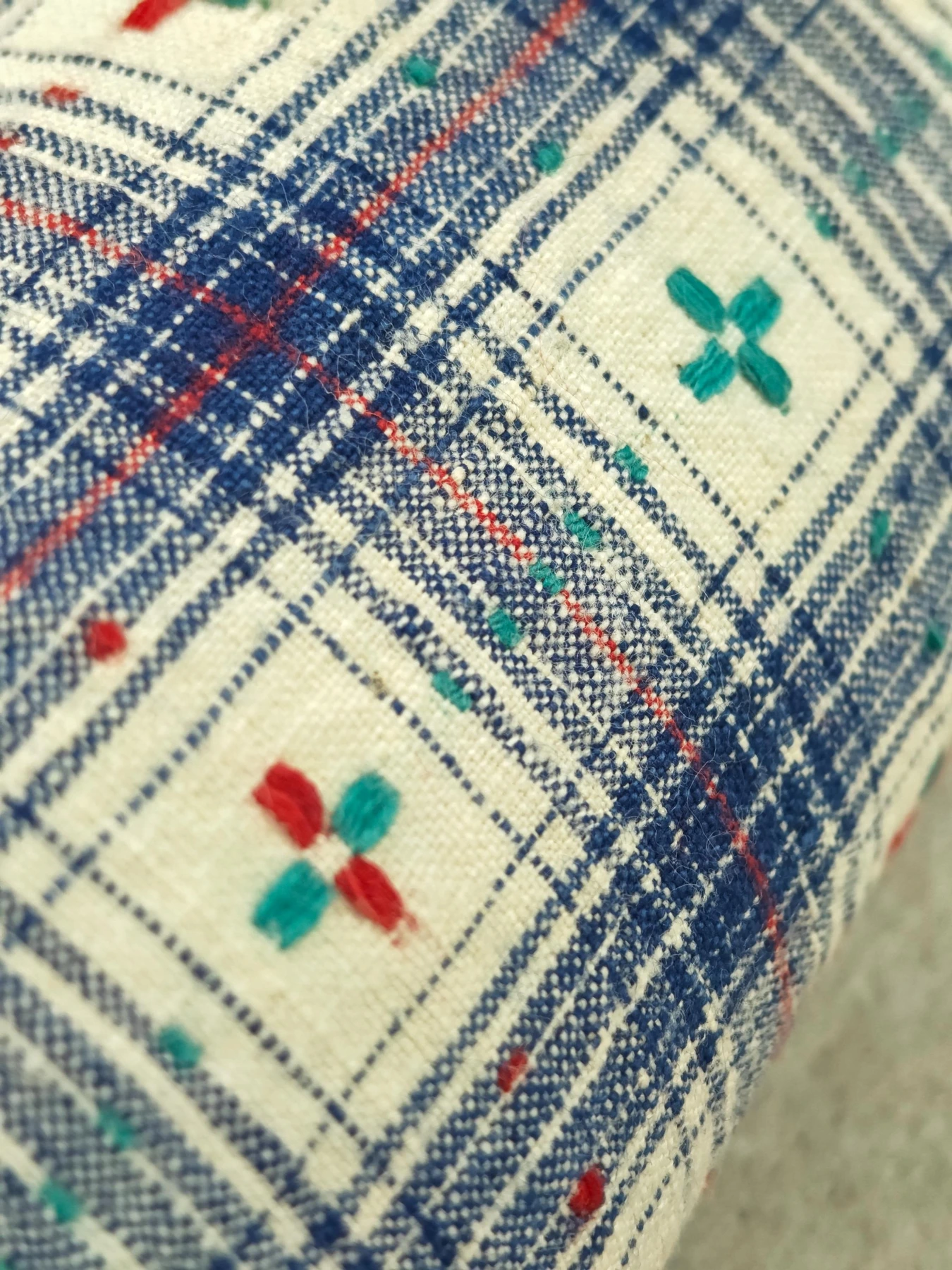 Four Seasons Blossom Grid — source photograph 8, documenting the same textile.