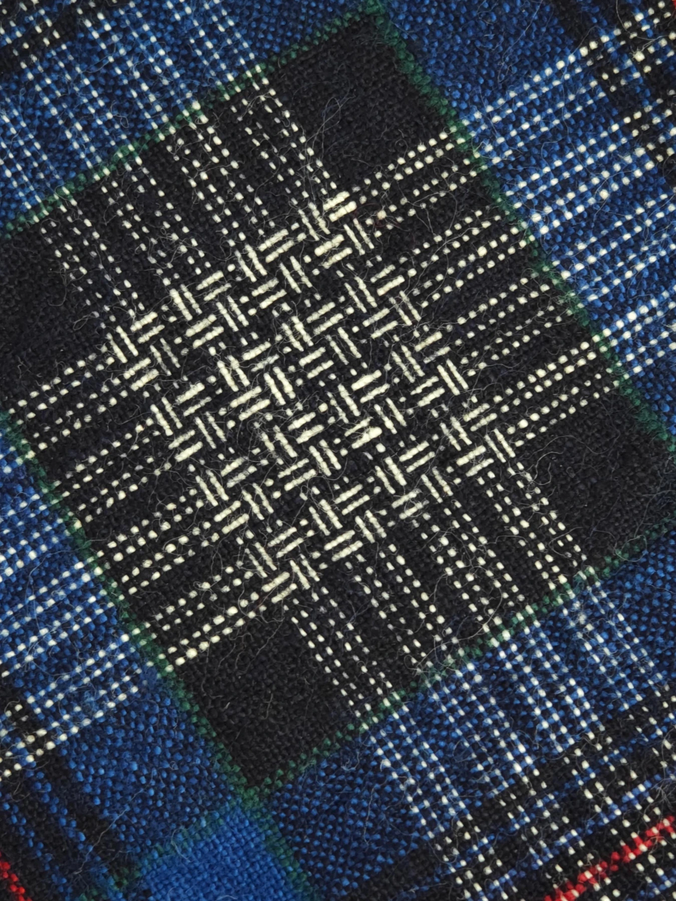 Endless Blessing Lattice — source photograph 3, documenting the same textile.
